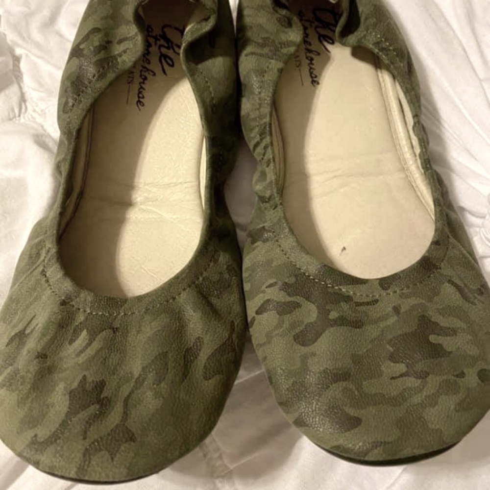The storehouse flats vintage camo size 8